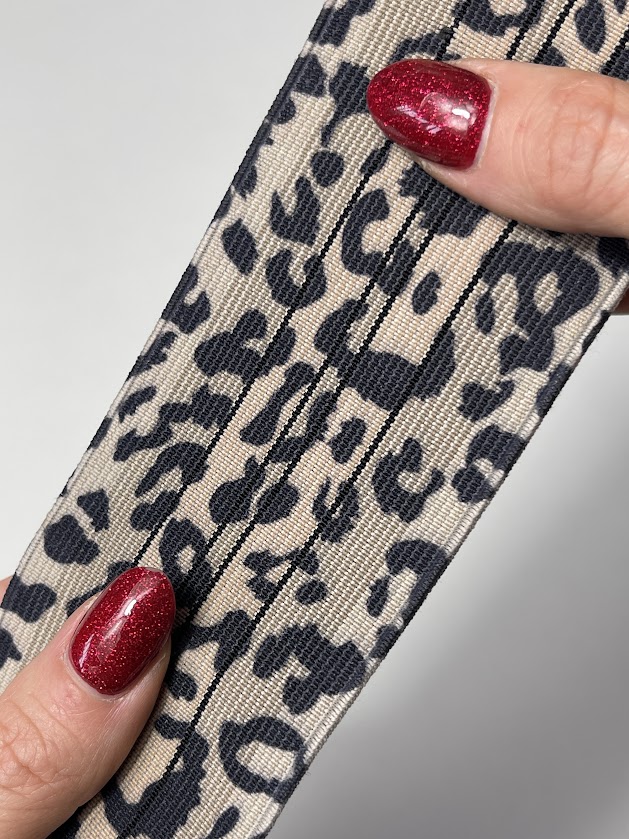 Hands holding leopard print elastic band, showing supportive underbust option for fitting the Top-Bra “Sport” pattern.