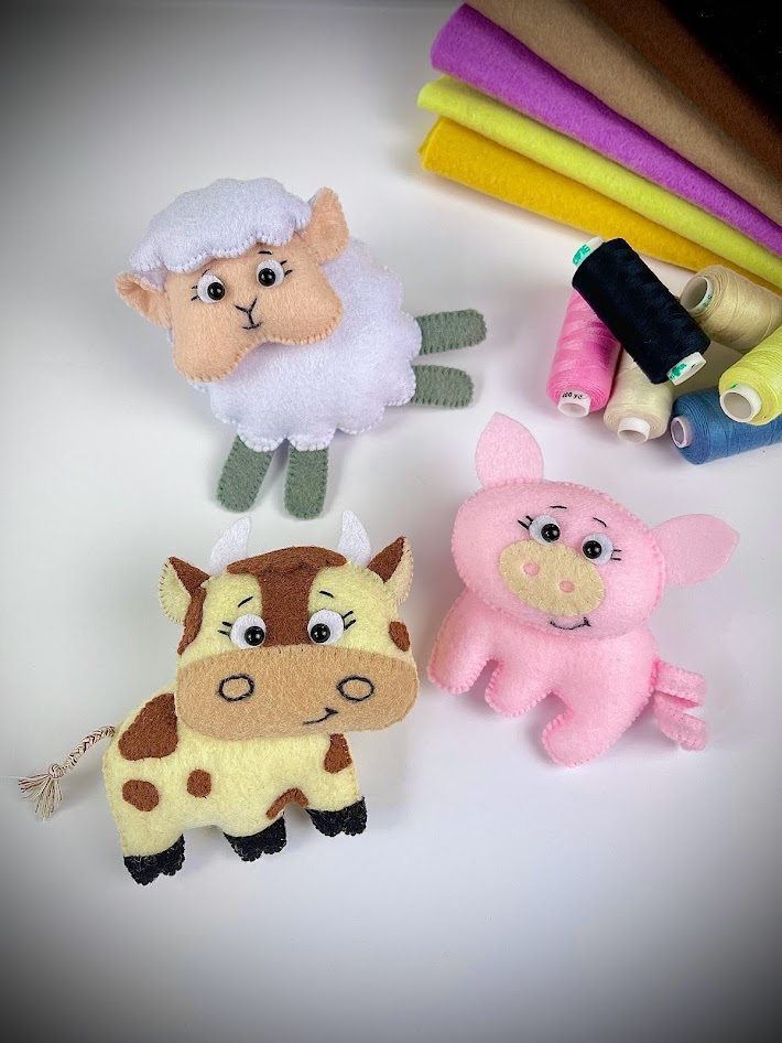 Felt cow, sheep and pig plush toys with colourful felt sheets and sewing threads for handmade animal craft project